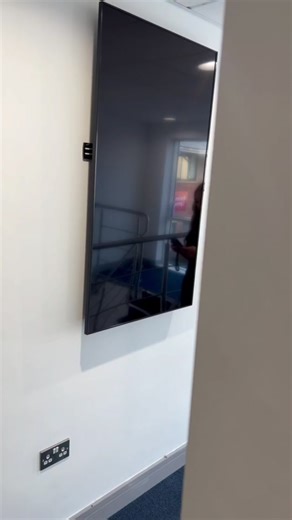 TRIED TO BLOW HER CLOTHES OFF 😏😅 @geehaines