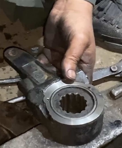 Repairing a Broken Brake Slack Adjuster: Step-by-Step Guide