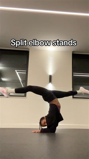 Contortion split elbow stands 💛🖤💚 I learnt these last week
