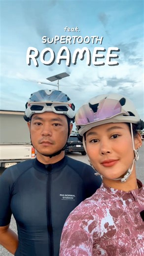 ให้ทายว่าใส่หูฟัง SUPERTOOTH ROAMEE ไปปั่นกับ @kaiwannnnnn โดนดุไปกี่ครั้ง 🫣👂🏼✨ Item ใหม่ล่าสุดที่นักปั่นต้องมี หูฟัง Bluetooth แบบ Hands-Free สำหรับใส่ติดกับหมวกจักรยาน ระบบ Intercom คุยกับเพื่อน บนถนนแบบเรียลไทม์ ช่วยให้การปั่นกลุ่มปลอดภัย ไม่หลง ไม่ทิ้งใครไว้ข้างหลัง ไปลองกันได้ที่ @alta24.com_official #SupertoothRoamee #CyclingLife #HandsFree #OpenEar #RideSafe #LevelUpYourRide #ALTA24 #cycling #lifestyle #music | Baimonbm