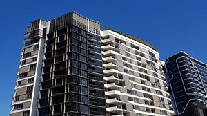 Aluminium Screens & Sunhoods | Custom Shade Sail | Versatile Structures