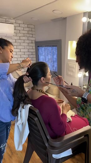 21M views · 274K reactions | Hair, makeup, laughter and a hobby.. Multitasking at its finest! ✌✨#IDoItAll #HavingAGoodDay #WomensClub | Kajol | Facebook