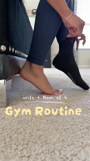 I love a good gym day especially upper body 💪🏾 anywho Happy Monday 🧡 #diml #momvlog #gym #grwm #ootd