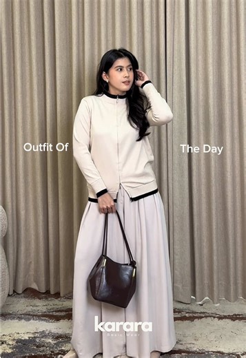 You can’t never go wrong with neutral tones. — Elora Zip Knit is the perfect piece for an effortless everyday look. #karara #cardigan #knitwear #knitpremium