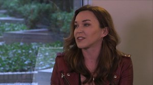 Sunny Ozell Performs 'Git Gone'