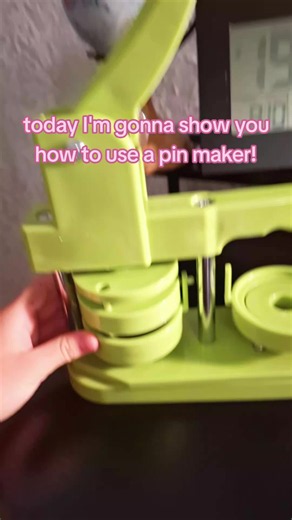 sry for my misspellings English is not my first language hope this helped for the ones who struggled #pinmakingmachine #tutorial #pins