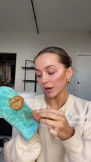 Replying to @happiestnatalieonearth selftan face contour in depth tutorial 😙🫶🏼 #selftan #selftanner #selftanface #facecontouring #beautyhacks