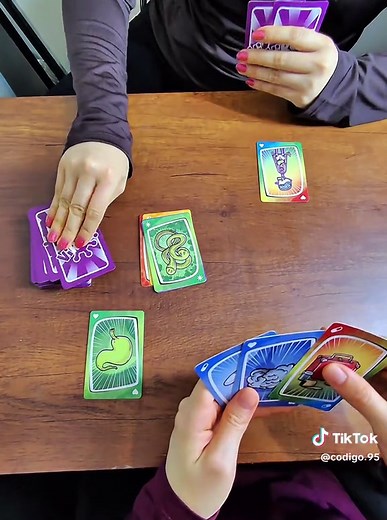 Cómo jugar Virus: reglas y consejos del juego de cartas