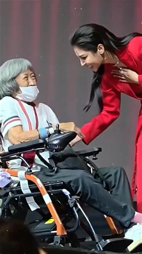 Trần Khánh Vy on Instagram: "my heart🥺🤍 Because I'm a fan of P'Faye, I'm never wrong. P'Faye has a kind heart, and I have no regrets loving her.🌻 FAYE PROMISE TO FAYEMILY #Faye1stFMinJapan #FayePeraya #ฝ้ายพีรญา"