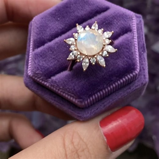 Romantic and whimsical, this 18k rose gold plated ring features an eye-catching moonstone in the center, surrounded by a delicate halo of cubic zirconia. * * * Don't know your ring size? View our Ring Size Guide * * * …………………………………. RING SIZE & MATERIAL❋ 18k rose gold plated sterling silver or solid sterling silver❋ cubic zirconia crystals❋ natural moonstone❋ nickel free