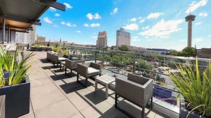 Fairmount Rooftop Oyster Bar - Rooftop Bar San Antonio