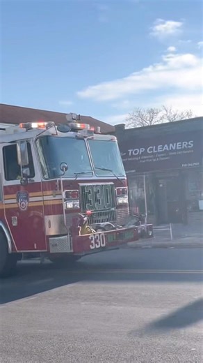 FDNY Engine 330 responding with air horn