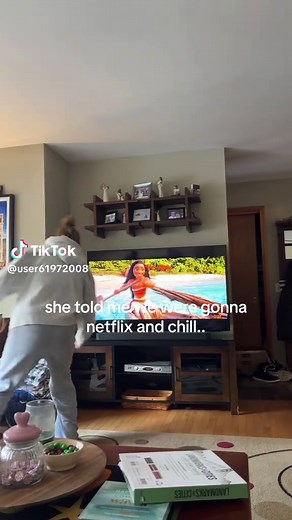 what do i do #fyp #netflixandchill #whatdoido | netflix