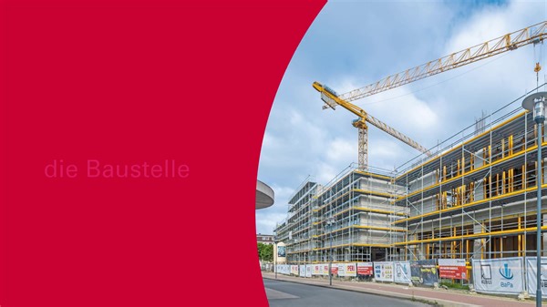 Um die Herausforderung unserer aktuellen #BaustelleDesMonats, die Hertener Höfe, gemeinsam meistern zu können, hat sich PERI schon frühzeitig mit dem Generalübernehmer Kubus Projektbau II GmbH zusammengesetzt und ein ideales Baukonzept entwickelt. 🏗 Vor allem der straffe Zeitplan und das enge Baufeld, das nur über zwei Baustellenzufahrten und drei Baustellenkrane erschlossen werden konnte, machen dieses Projekt zu einer besonderen Herausforderung. ⚒️ PERI unterstützte das ehrgeizige Bauvorhaben