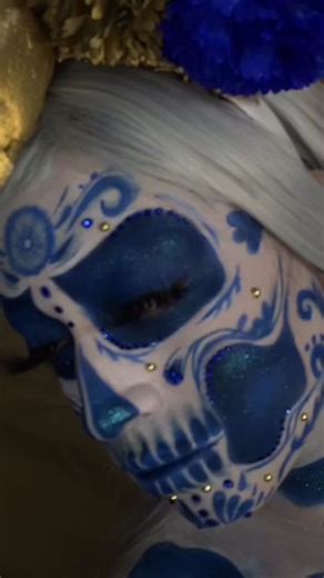 1K views · 83 reactions | Catrina Talavera 冀 Tutorial ✨ @ultramocosmetics •pintura en crema “02 sagrada” @lalis_beauty_ •Lali’s palette ll •pestañas “Monique” •pigmento “Emerald” @ttdeyeofficial •Gridding white #catrina #talavera #diademuertos #catrinamakeup #makeuptutorial | 퓜퓪퓻퓲퓪퓷퓪 퓛퓾퓷퓪 | Facebook