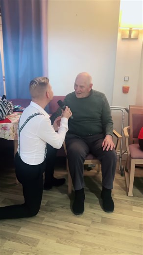 🎶 Singing the classic (Sittin’ On) The Dock of the Bay by Otis Redding 🎶 A lovely chilled afternoon today, with residents enjoying some soft, light-hearted music and good company. #carehome #musicandmemories #dementia #elderly #entertainment