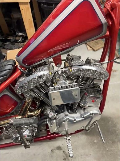 Gotta love the sound of an Andrew's cam in a Shovelhead. Potato potato. Let's go.