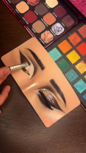 Half cut crease eyemakeup tutorial 😍 #trending #makeup #eyemakeup #shorts #shortvideo