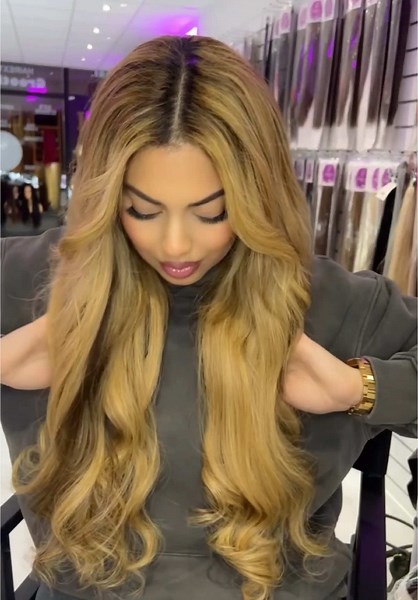 Celebrity Hair Extensions Specialist in Utrecht - Dj Mimi