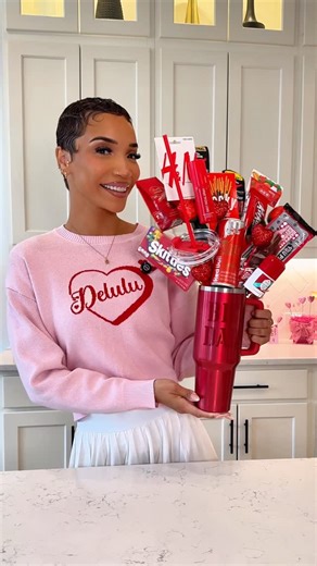 RAVEN ELYSE on Instagram: "Valentine’s gift idea for your boo! ♥️ But also great for anybody and any occasion! Just switch up the color scheme! #MensValentinesDayGiftIdeas #MensGiftIdeas #TumblerBouquet #GiftCardBouquet #StanleyBouquet"