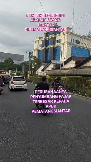 Penduduk siantar simalungun pastu taulah siapa pemilik gedung ini. Selain orang terkaya siantar juga seorang konglomerat indonesia. #Orangkaya #jalanjalan #reelsfyp #viralsfyp #trandingfyp #fyp | Gunung Silalahi