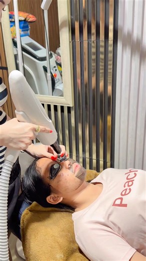 Carbon laser benefits include deeper skin cleansing, improved skin texture and tone, reduced acne and oiliness, diminished fine lines and wrinkles, and stimulated collagen production. It works by applying a carbon-based lotion that absorbs impurities, then using a laser to heat and destroy the carbon, which removes dead skin cells and stimulates skin renewal. | Aiko's Brows & Lashes | Facebook