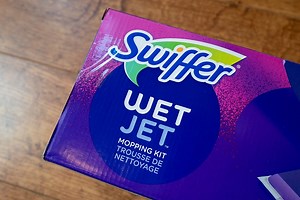 Comment installer de nouvelles batteries dans le Swiffer Wetjet