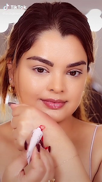 Blush Trend: Perfect Lipstick Application Tutorial