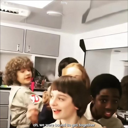 the kiss😭 #milliebobbybrown #finnwolfhard #noahschnapp #sadiesink #gatenmattarazzo #calebmclaughlin #davidharbour #joekeery #charlieheaton #nataliadyer #strangerthings #foryou #foryoupage #viral