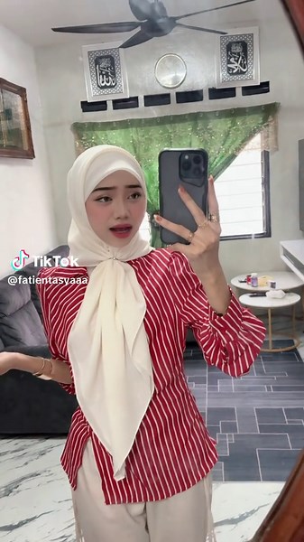 fatientasya (@fatientasyaaa)’s videos with Untuk Dia (feat. Najwa Latif) - SleeQ