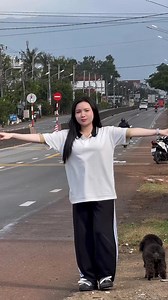 Sét này trong nít tik tok e có ạ.. Bà nào lập nhóm mua cả nhóm mặt bao hồi xuân luôn.. Thích mặc kiểu vầy cực 🤭🤭 | Nguyễn Thị Uông Nguyên