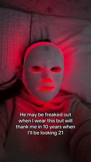 LED mask that improves cell activity promotes collagen, rejuvenating and removes wrinkles, increases skin elasticity and repairs damaged skin #skincare#redlighttherapy #LEDmask#fyp#redlightmask