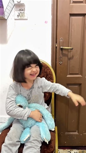 بابا افتح الباب بسرعه 🚪✊🤣 #دينا_وردة #shorts