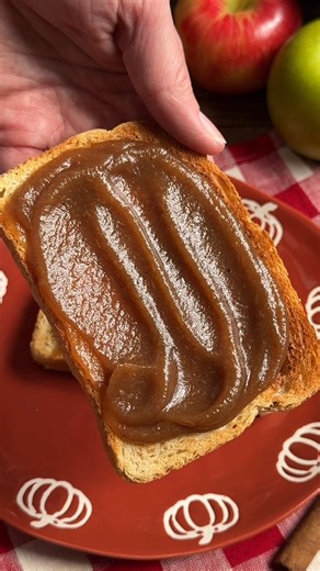 Homemade Apple Butter 🍎🧈😍 It’s silky smooth, perfectly spiced and only takes a few simple steps! Use it on toast, in oatmeal/yogurt, as a marinade (or glaze) for pork or chicken, in a latte or cocktail…the possibilities are endless. | Crowded Kitchen