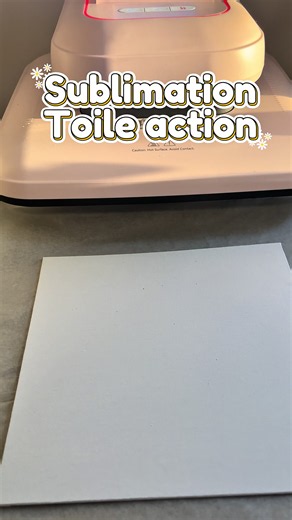 Toile action, on continue avec les strass ? Envie d’aller plus loin avec la personnalisation? Sur atelierbyb-formation.fr, tu trouveras tous mes livrets d’apprentissage ainsi que des outils pensés pour t’aider à progresser en personnalisation, que ce soit pour le plaisir de créer, pour offrir des cadeaux uniques ou pour lancer ton activité. Débutant curieux ou déjà lancé, il y a forcément un livret ou un outil fait pour toi. 👉 lien en bio #personnalisation #atelierbyb #creation #tuto #action Su