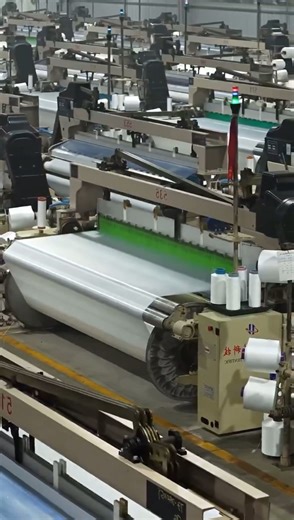 🇨🇳 How has China led global textile and cloth industry? Massive Chinese textile factory ZERO humans visible 5,000 looms RUNNING 24/7 on AI and automation. 📍 Aral (阿拉尔市), #Xinjiang Uygur Autonomous Region, China | Shen Shiwei 沈诗伟