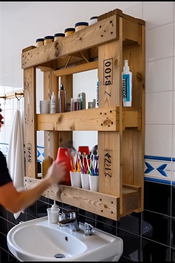 167K views · 1.4K reactions | More Ideas @ https://www.diytips.info/pallet-projects/awe-inspiring-diy-projects-with-shipping-pallets/ | Pallet Wood Projects | Facebook