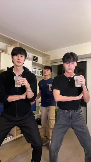 Cocoloco and Coreano Feliz TikTok Dance Challenge