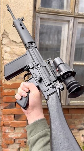 L1A1 (SLR), the British Commonwealth service variant of the FN FAL, fitted with an L2A1 SUIT #guns