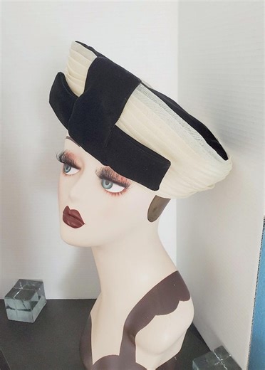 Vintage 1940s Pillbox Hat, Robinson's California, off White Chiffon, Velvet Bow, Costume Theater - Etsy
