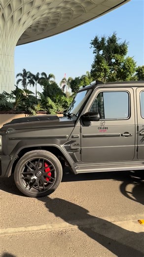 Shreyas Iyer with his mother spotted at the airport — warm smiles, calm confidence and beautiful family vibes ✨✈️ . . . . #ShreyasIyer #FamilyTime #AirportDiaries #CelebritySpotting #MotherSonBond StarAura TrendingNow ReelsIndia ExplorePage | Celeb Lifestyle