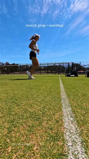 4 comments | Easy way to warm up the body before a match. #tennis #tenniswarmup #tennismatch #lawntennis #grasscourt #grasscourtseason #skort | Tennis Nikki | Facebook