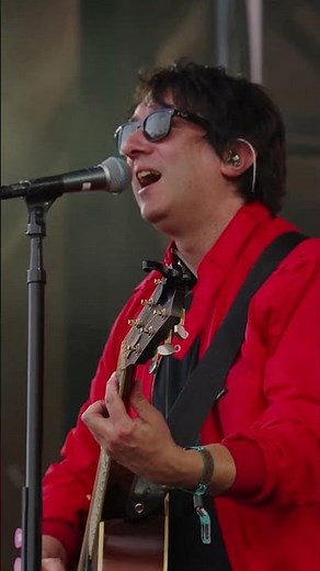 Watch ‪@plainwhiteTsyoutube‬ perform Hey There Delilah from Long Beach Warped 2026 🌅🌴