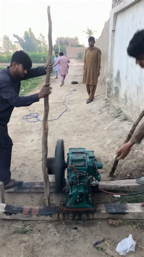 Intelligent men help Tyre start engine new