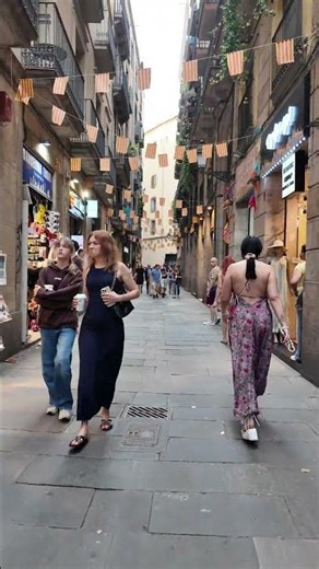 4K Barcelona Walking Tour 🇪🇸 | Relaxing City Walk in Stunning UHD #shorts #travel #spain #barcelona