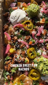 CHICKEN SHEET PAN NACHOS These homemade chicken sheet pan nachos are proof you don’t have to give up your favorites to eat healthier. All baked together on one pan for an easy, better-for-you version of a classic🤤And makes for a quick and easy weeknight dinner idea. Sheet Pan Nachos: @masa_chips original seed oil free chips @amylufoods 20 oz taco seasoned chicken crumbles (substitute shredded chicken, ground beef, or any protein you like) 10 oz Black beans (substitute pinto beans or do a combo 
