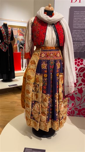 The complete folk costume in yesterday’s post from Hungarian Kalotaszeg followed by Kalocsa, Sárköz, and Matyó finery greeting visitors in the Folk Fashion exhibition by Hagyományok Háza and Magyar Népi Iparművészeti Múzeum that I was able to visit last month in Budapest after the ThreadWritten Transylvania tour. The exhibition shared fashion inspired by these and other traditional Hungarian clothing styles. Aren’t the embroidery, fabrics, ribbons, and construction of these garments fantastic!?