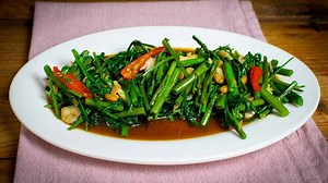 Thai Morning Glory Stir Fry in 5 minutes with 7 ingredients - Vegan Punks