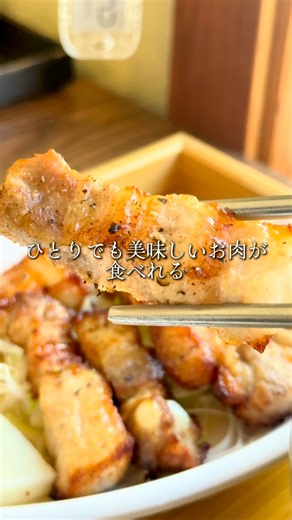 サヨン♡役に立つ!120%楽しむ韓国旅行はお任せ on Instagram: "韓国旅行で行きたい場所見つけるなら @i.sayon 外観が好みでなんだか 可愛いな～と思って入ったお店。 そしたら、なんとドラマにも 使われたお店でした。 ウシクとキムダミちゃんが出てた 『その年、私たちは』。 見た方ここわかるかな？ 一人だけどお肉が食べたかったので 『サムギョプサル定食』(12000w)を注文。 ひとり旅だとお肉を食べるのが難しいので 定食があると助かりますよね。 レモン風味のサッパリした タレで食べるタイプで美味しかった！ パスタの種類も多くてお手頃でしたよ。 韓国のパスタって高いから。 一人でも大丈夫だったし、 お肉も食べれるので韓国へひとり旅する方は ぜひ保存して行ってみてね。 💁‍♀️韓国から帰国したばかり。 最新情報はストーリーで 韓国の美味しいお店や韓国美活をレポしてます @i.sayon ✎＿＿＿＿＿＿＿＿＿＿＿＿＿＿＿＿ 時雨食堂 🏠 ソウル特別市 鍾路区 弼雲洞 171 ⏰11:00-20:00 定休日：日曜日 🚃景福宮駅2番出口から約391m ＿＿＿＿＿＿＿＿