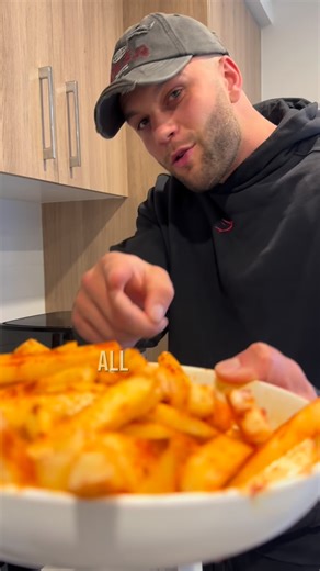JACOB | ONLINE COACH 🦅 on Instagram: "Nothing hits like hot chips 🍟 Tell me I’m wrong… Spud Lite potatoes in the air fryer come out unreal — and you’re looking at only 149 calories for 300g. Absolute volume hack. Give it a crack for your next arvo snack, or load up a big bowl on the side of your burger 🔥"
